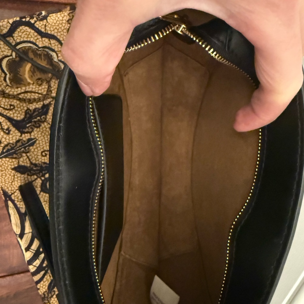 Black Leather Shoulder Bag with Gold Chain - Picture 3 of 6